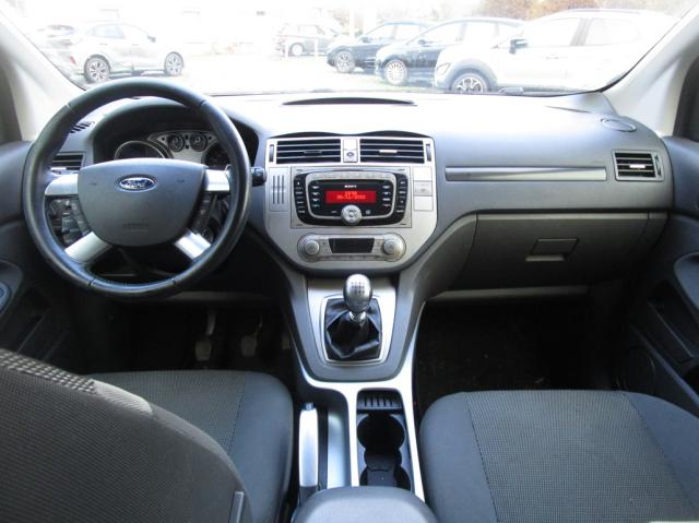 Ford Kuga image 1
