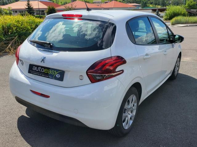 Peugeot 208 image 6