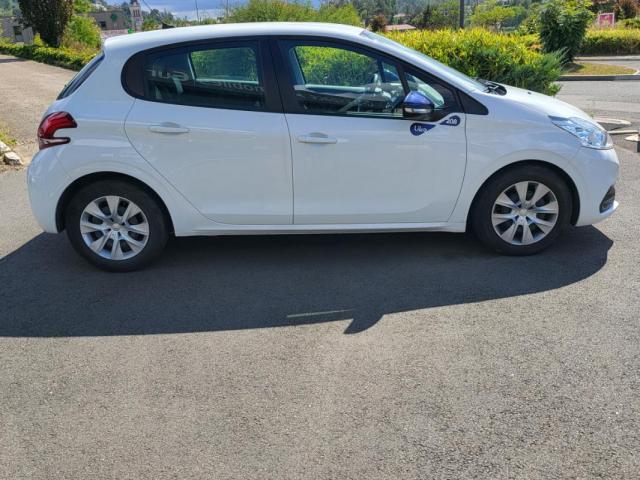 Peugeot 208 image 1