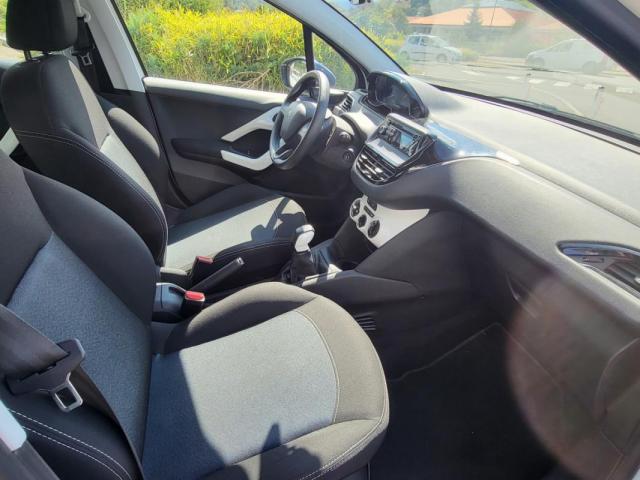 Peugeot 208 image 3