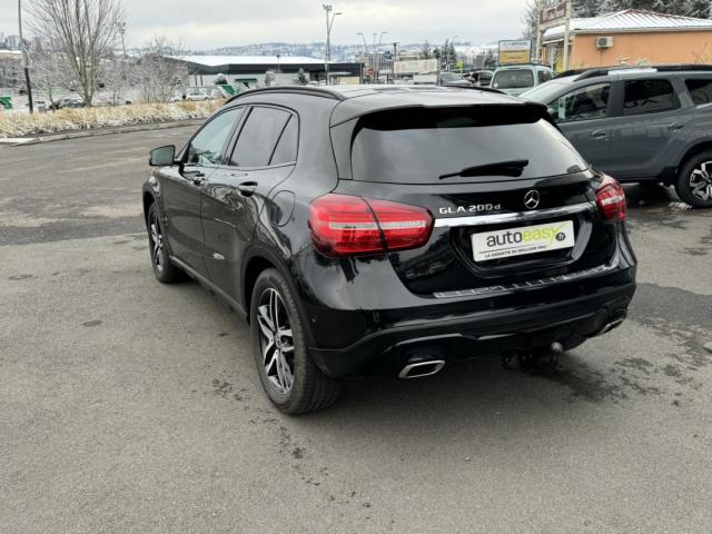 Mercedes Benz Gla image 1