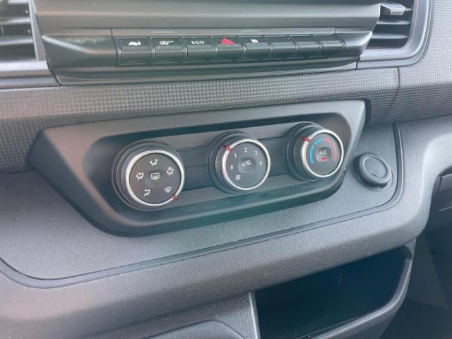 Renault Trafic image 3