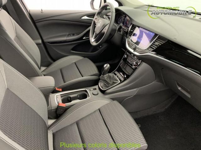 Opel Astra Sports Tourer image 2