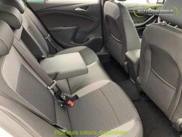 Opel Astra Sports Tourer image 1