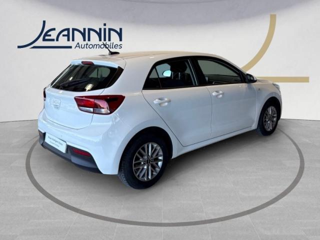 Kia Rio image 6