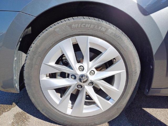 Skoda Octavia image 2