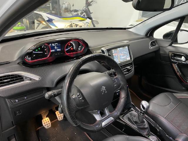 Peugeot 2008 image 3
