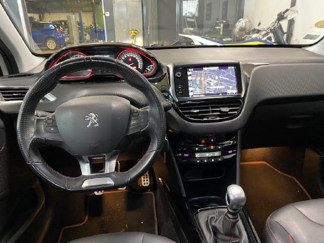 Peugeot 2008 image 2