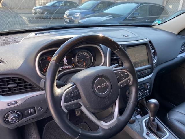 Jeep Cherokee image 3