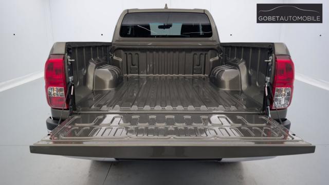 Toyota Hilux image 2