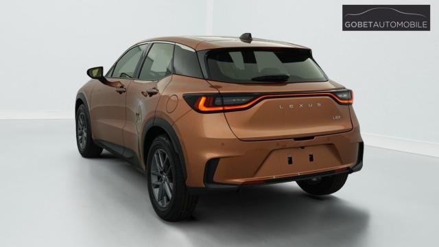 Lexus Lbx image 8