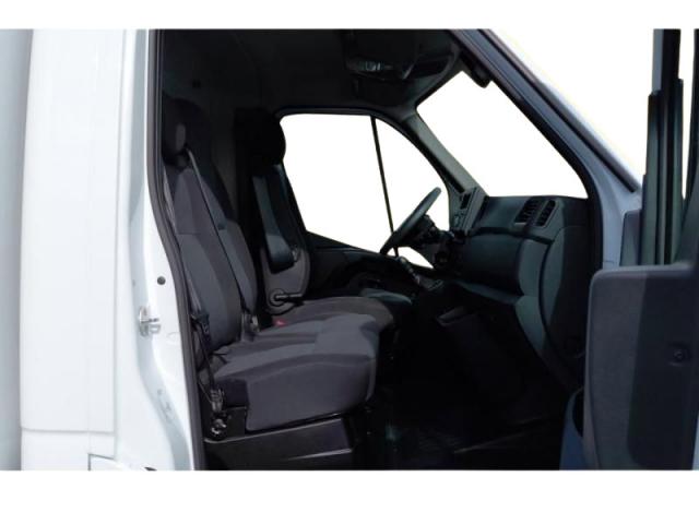 Renault Master image 2
