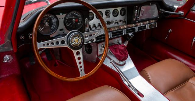 Jaguar E-Type image 3