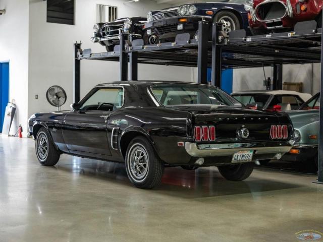 Ford Mustang image 4