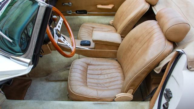Jaguar E-Type image 3
