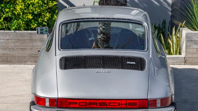 Porsche 911 image 2