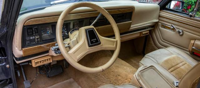 Jeep Wagoneer image 3