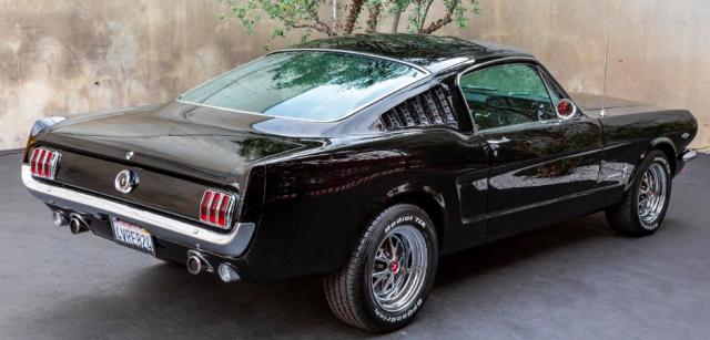 Ford Mustang image 6