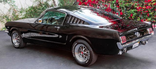 Ford Mustang image 8