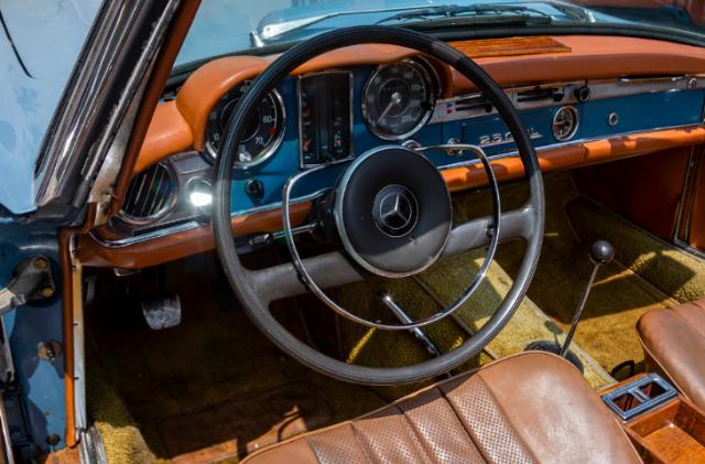 Mercedes Benz 250 image 2