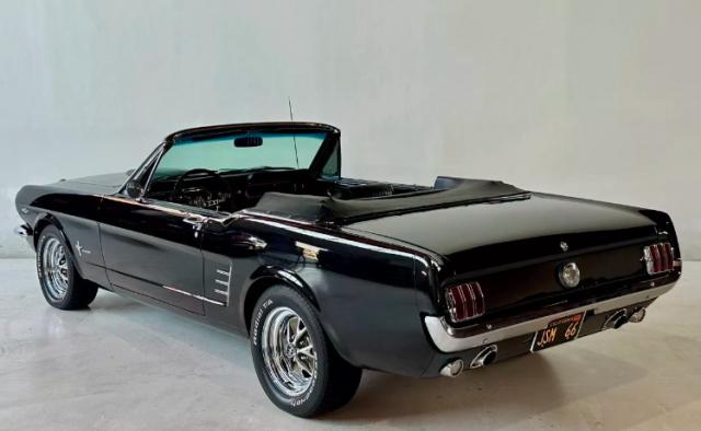 Ford Mustang image 4