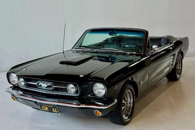 Ford Mustang image 7