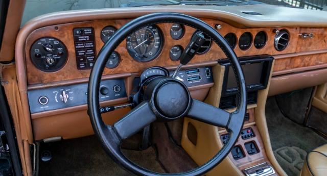 Rolls Royce Corniche image 5