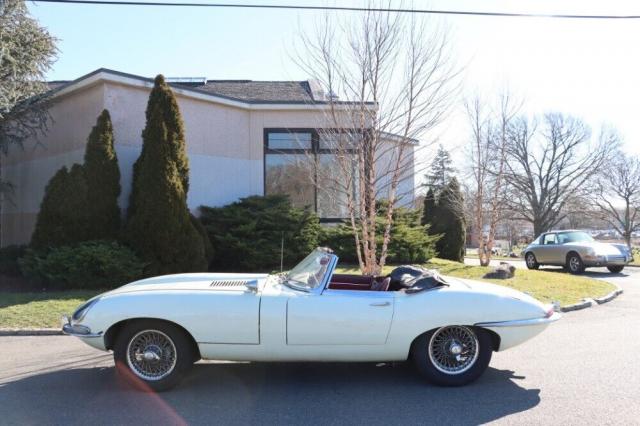 Jaguar E-Type image 4