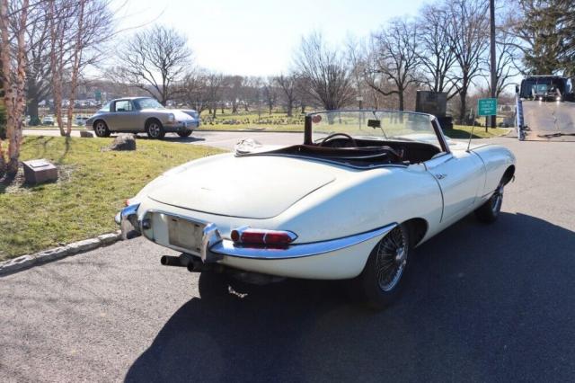Jaguar E-Type image 6
