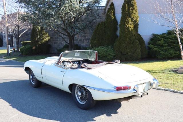 Jaguar E-Type image 2