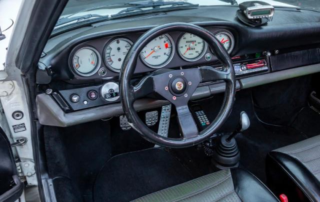 Porsche 911 image 8