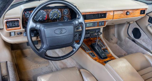 Jaguar Xjs image 5