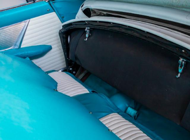 Ford Thunderbird image 2