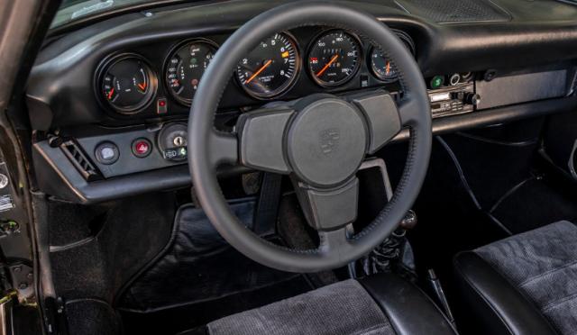 Porsche 911 image 6
