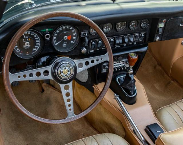 Jaguar E-Type image 3