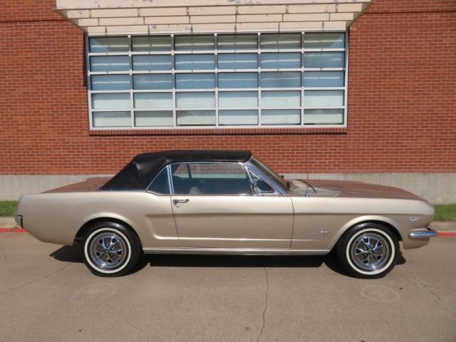 Ford Mustang image 8