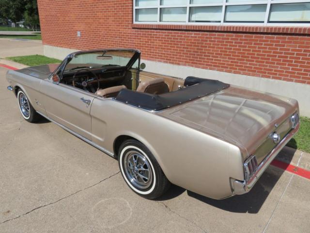 Ford Mustang image 7