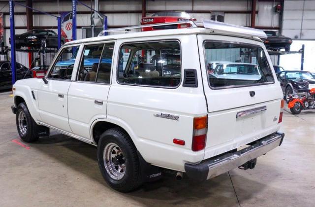 Toyota Land Cruiser image 2