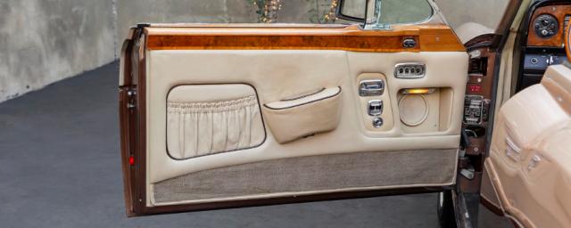 Rolls Royce Corniche image 4