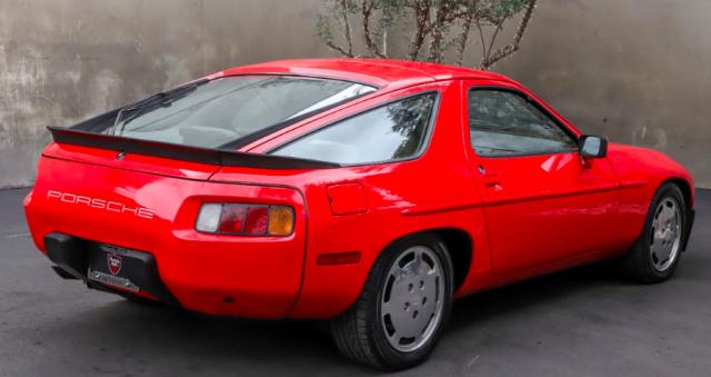 Porsche 928 image 2