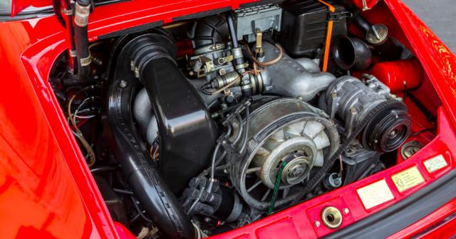 Porsche 911 image 2