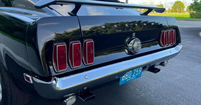 Ford Mustang image 9