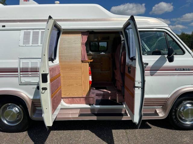 Dodge B Series image 9