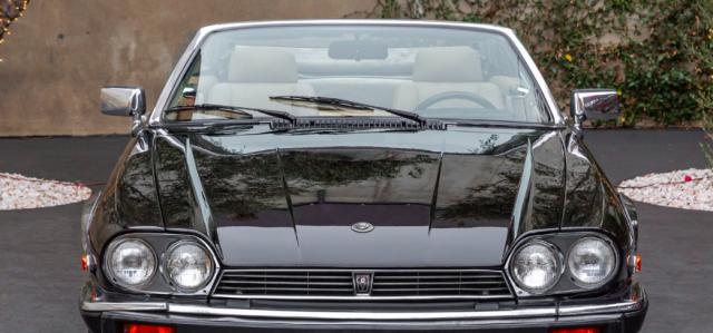 Jaguar Xjs image 1