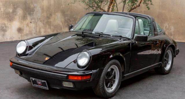 Porsche 911 image 2