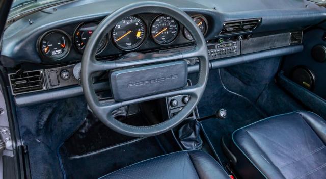Porsche 911 image 2