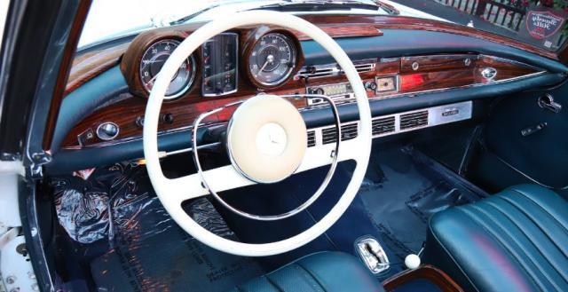 Mercedes Benz 300 image 4