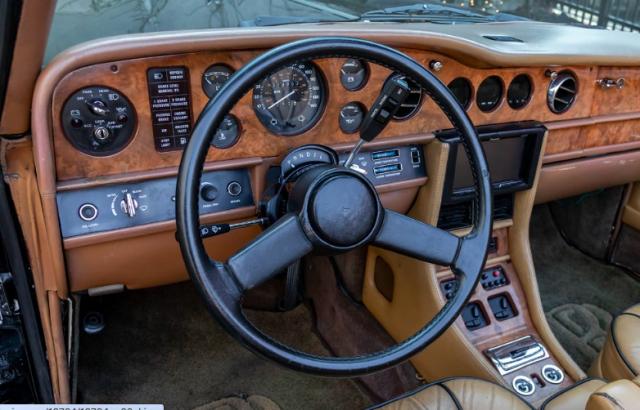Rolls Royce Corniche image 6