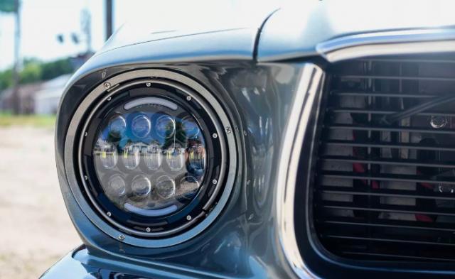 Ford Mustang image 9