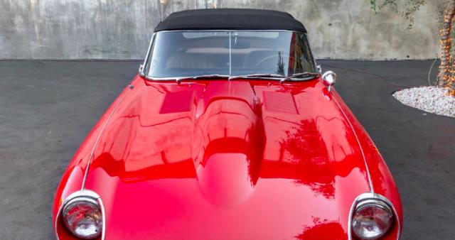 Jaguar E-Type image 6